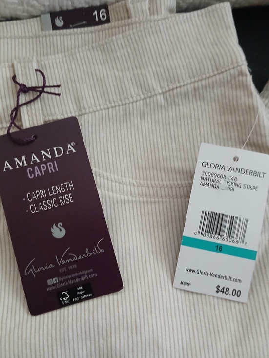 Amanda Capri - Picture 2 of 7